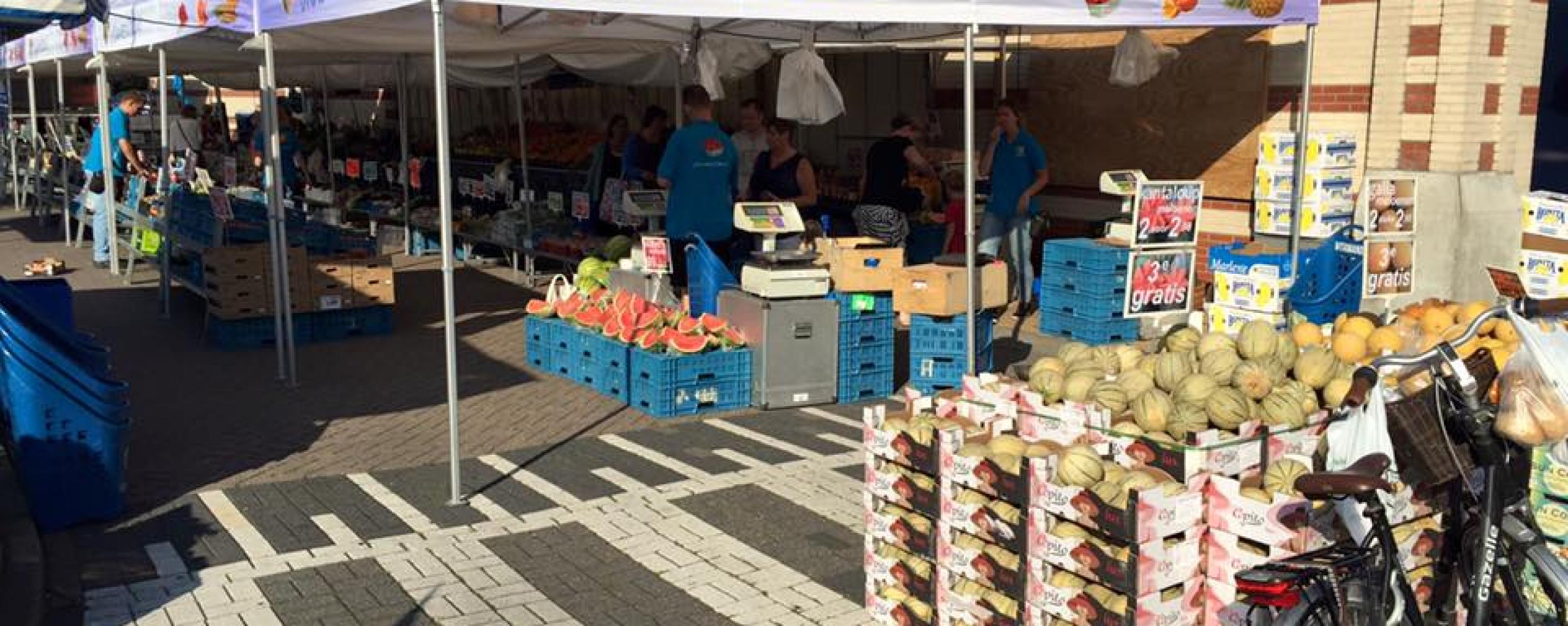 Marktkraam in winkelcentrum Urkerhard in Urk